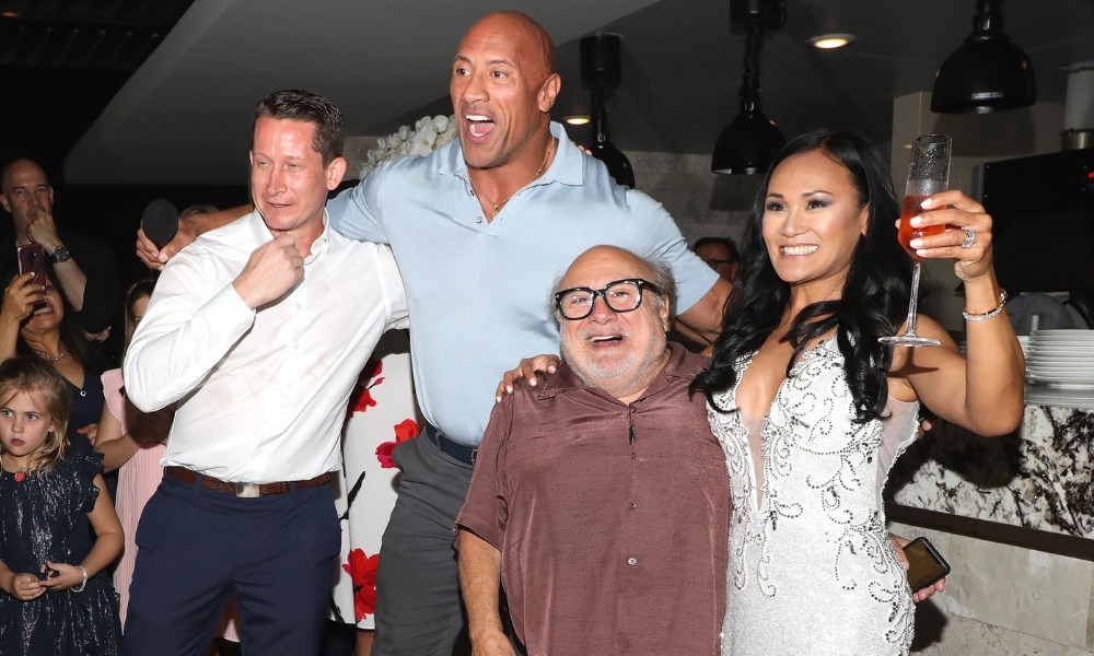 The Rock y Danny Devito se colaron en una boda
