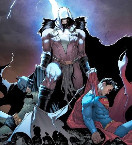 Tanto Shazam como Thor, son dos grandes superhéroes en sus respectivos universos, uno utiliza la fuerza del rayo de Zeus, otro es el Dios del Trueno, y aunque ambos gozan de un gran poder, sólo uno puede ser el más poderoso y las pruebas señalan que Shazam es más fuerte que Thor. Aunque los fans del Universo Cinematográfico de Marvel (MCU), puedan estar decepcionados con esta respuesta, lo cierto es que la batalla entres estos dos superhéroes ha sido llevada directo al mundo de los cómics, en el cual Shazam está haciendo morder el polvo a Thor. En el cómic, ‘The Infected: King Shazam’, Billy Batson ha sido infectado por The Batman Who Laughs, convirtiéndose de esta manera en Dark Shazam, al que Batman y Superman, no han podido hacerle frente, por lo que llegó el turno del Dios del trueno de hacerle frente a este poderoso enemigo. Esto es posible gracias a que Thor, también esxite dentro del universo de DC, ya que Jack Kirby lo incorporó a este universo mucho antes de que lo hiciera Marvel, y lo representó como un ser superior, incluso lo colocó casi al mismo nivel que el villano Darkseid, por lo cual es sorprendente lo que está pasando en la historia. Y es que después de que ambos se enfrentarán en una épica batalla, quedó demostrado que Thor, nunca tuvo oportunidad con Shazam, ya que mientras Thor puede obtener el poder del rayo gracias a Mjolnoir, a Shazam le basta pronunciar una palabra, ya que él es el campeón elegido por el rayo. De esta manera, seremos testigos de la brutal paliza que recibe Thor por parte del Rey Shazam, demostarndo que ni siquiera un Dios es capaz de hacerle frente a su poder, por lo que después de haber vencido a Thor, este nuevo villano se reunirá con Batman Who Laughs para la batalla final de ‘Year of the Villain’, pero antes ya quedó demostrado que Shazam es más fuerte que Thor.