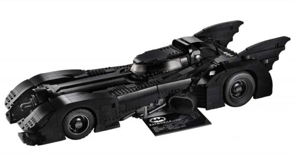 lego recrea el batmobile de tim Burton