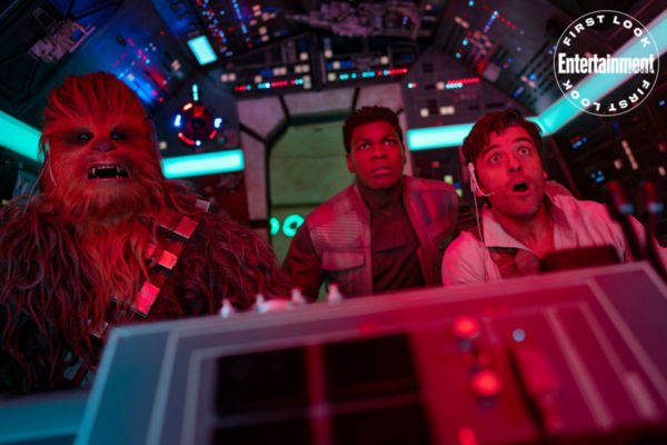 Poe Dameron maneja el Halcón Milenario