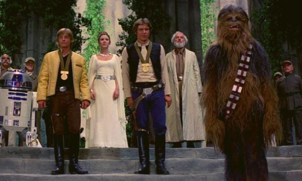 Chewbacca obtiene su medalla en The Rise of Skywalker