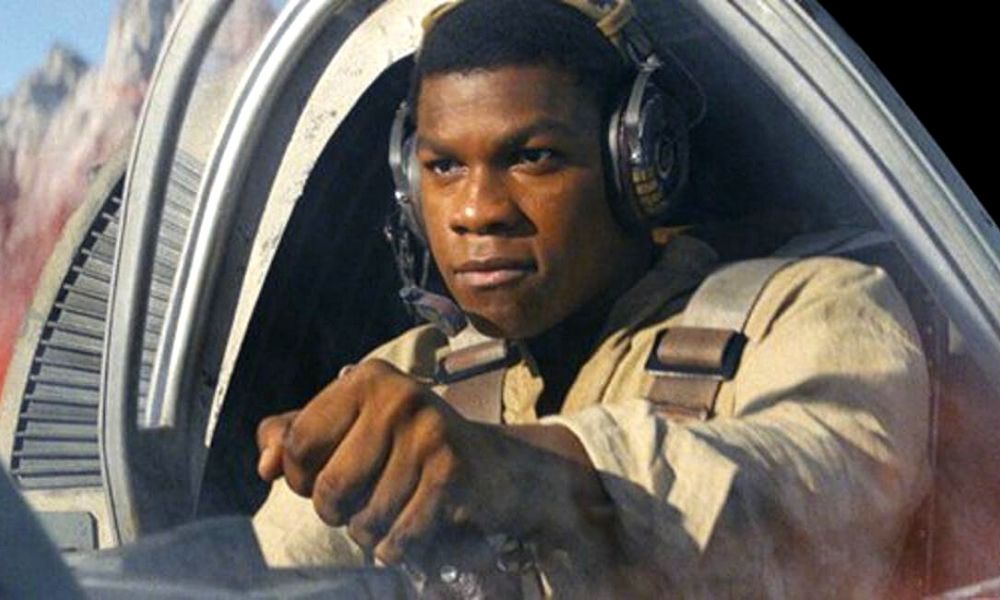John Boyega responde comentarios negativos