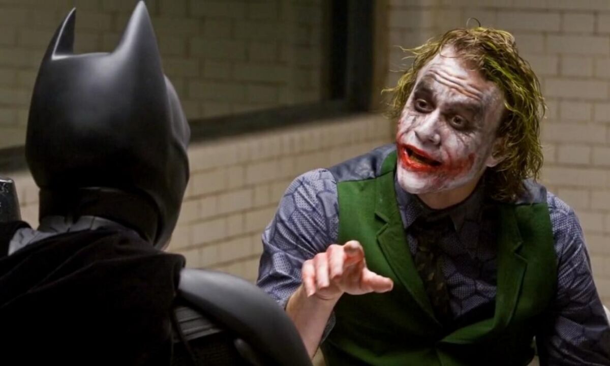 Batman Begins' reveló el nombre del Joker y pocos lo notaron