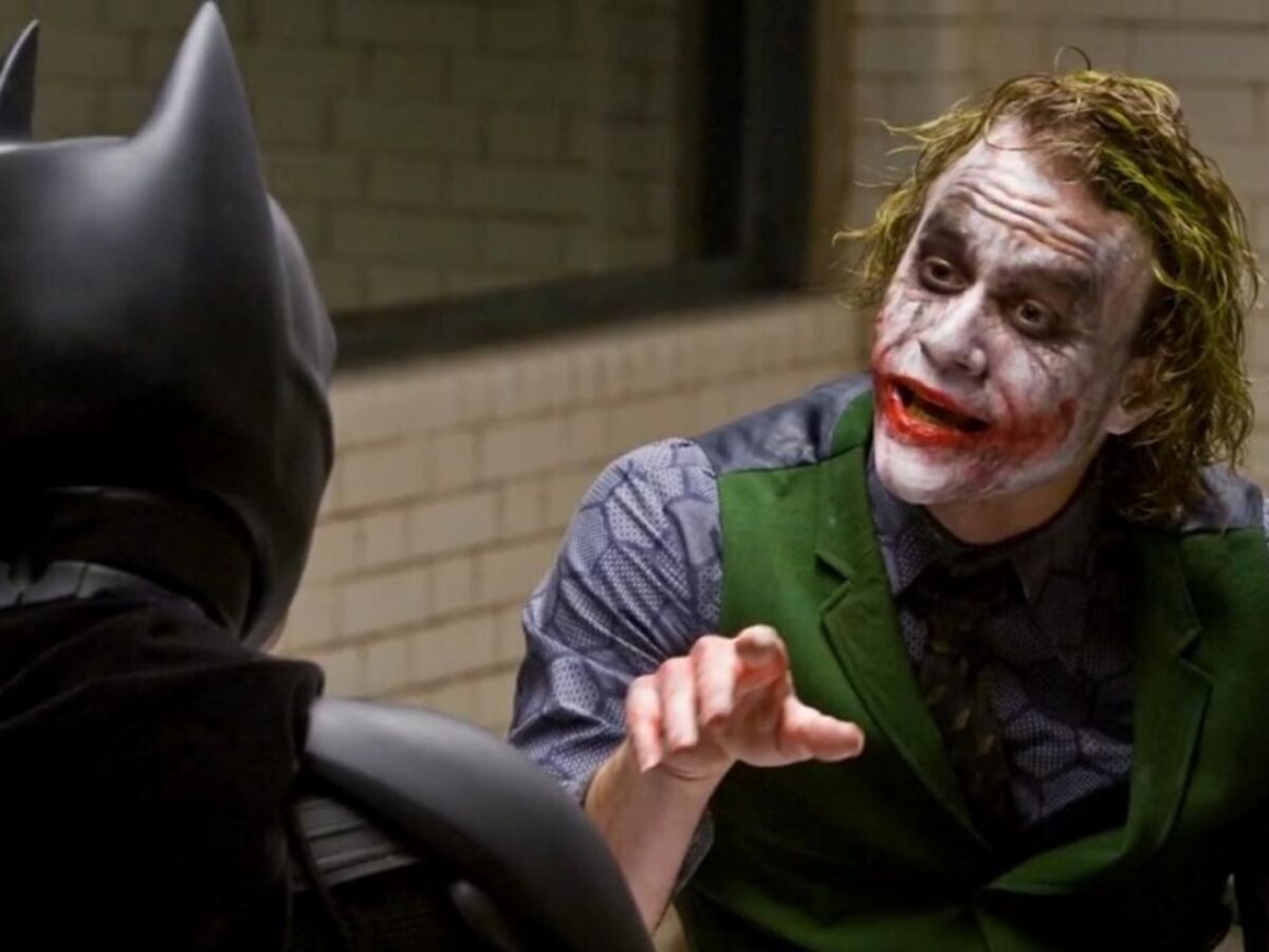 Batman Begins' reveló el nombre del Joker y pocos lo notaron