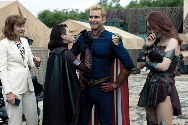 Escena de Stormfront y Homelander