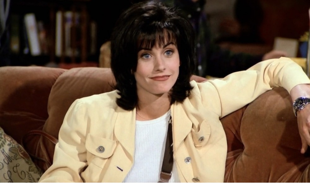 Courteney Cox recrea icónica escena de 'Friends'