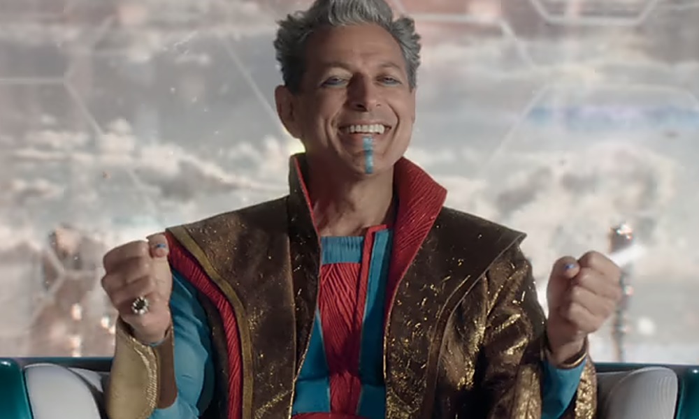 Jeff Goldblum junto a integrantes de Love and Thunder