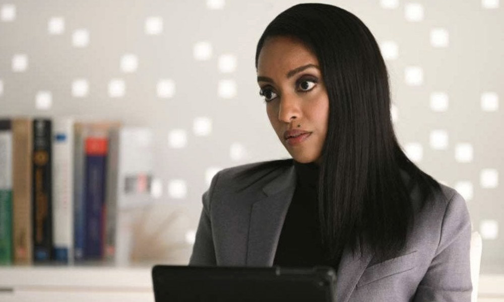 Kelly Olsen como Guardian en Supergirl