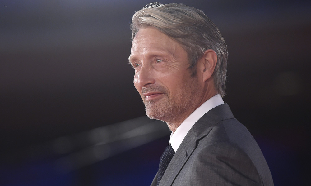 Mads Mikkelsen habla sobre reemplazar a Johnny Depp